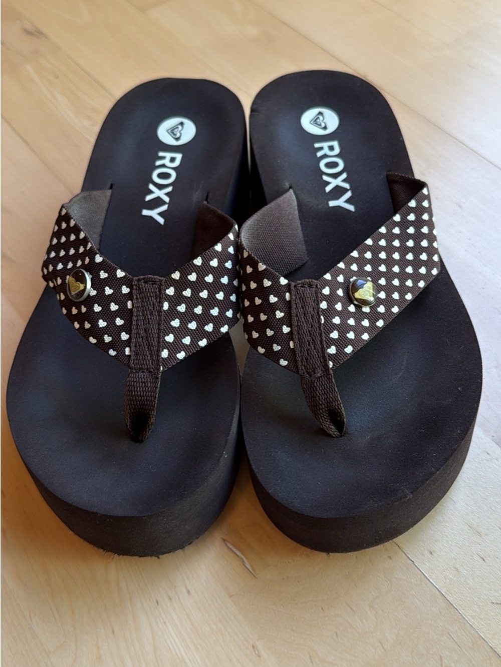 Roxy Brown Platform Flip Flop Sandals with white Heart Print 6 Womens soft